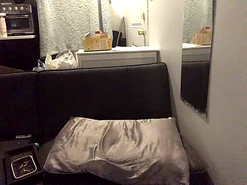 Snapshot of littyleesh1 chatting on 11.13.25 littyleesh1 online show from 11.13.25