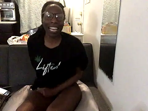 Snapshot of littyleesh1 chatting on 12.01.25 littyleesh1 online show from 12.01.25