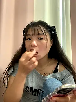 Emlyly-18 online show from 09.17.25