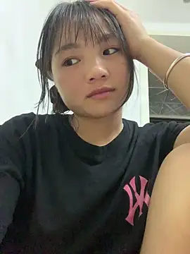 Emlyly-18 online show from 09.19.25