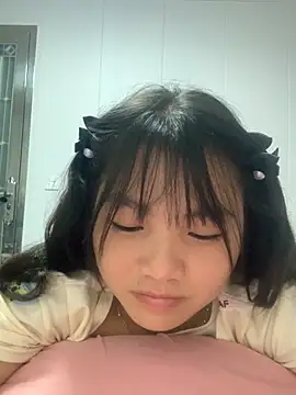 Emlyly-18 online show from 09.26.25