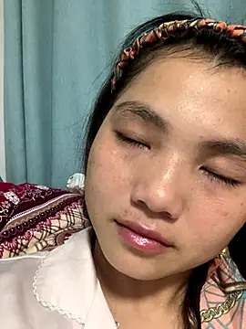 Emlyly-18 online show from 09.29.25