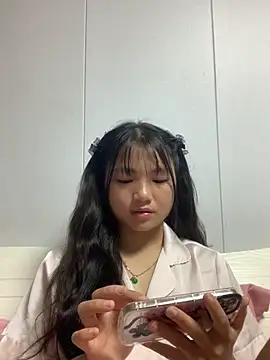 Emlyly-18 online show from 09.30.25