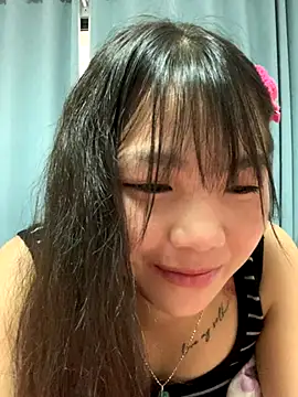 Emlyly-18 online show from 10.05.25