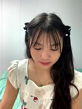 Emlyly-18 online show from 10.12.25