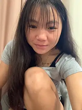 Emlyly-18 online show from 10.13.25