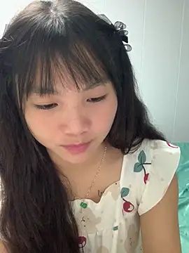 Emlyly-18 online show from 10.15.25