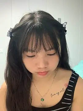 Emlyly-18 online show from 10.17.25