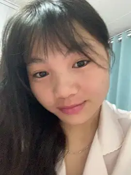 Emlyly-18 online show from 10.18.25