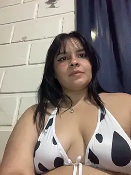 Snapshot of SweetKimi_ chatting on 10.02.25 SweetKimi  online show from 10.02.25