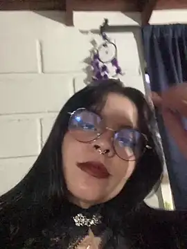 Snapshot of SweetKimi_ chatting on 10.06.25 SweetKimi  online show from 10.06.25