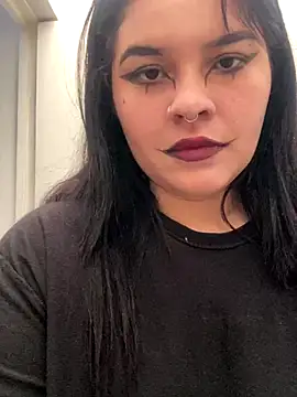 Snapshot of SweetKimi_ chatting on 10.31.25 SweetKimi  online show from 10.31.25