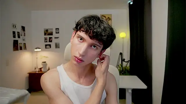 Snapshot of boream chatting on 04.01.26 boream online show from 04.01.26