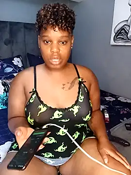 Snapshot of ThickAmy chatting on 11.05.25 ThickAmy online show from 11.05.25