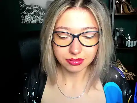 Snapshot of loveHeidi chatting on 07.30.26 loveHeidi online show from 07.30.26