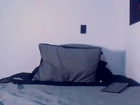 Snapshot of MASTER_PIG_FARMER chatting on 09.19.25 MASTER PIG FARMER online show from 09.19.25