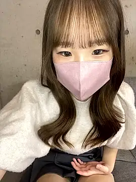 Snapshot of maika_3 chatting on 10.10.25 maika 3 online show from 10.10.25