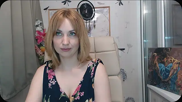 Snapshot of KatrinAlluring chatting on 04.22.26 KatrinAlluring online show from 04.22.26
