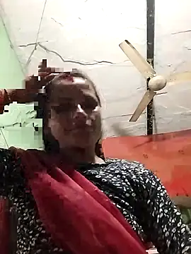 Snapshot of KIRTI12_HOT chatting on 09.28.25 KIRTI12 HOT online show from 09.28.25