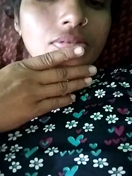 Snapshot of KIRTI12_HOT chatting on 10.19.25 KIRTI12 HOT online show from 10.19.25