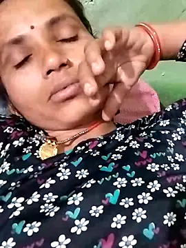 Snapshot of KIRTI12_HOT chatting on 10.31.25 KIRTI12 HOT online show from 10.31.25