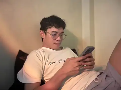 Snapshot of keirflorianxx chatting on 09.15.25 keirflorianxx online show from 09.15.25