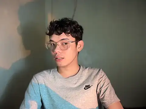 Snapshot of keirflorianxx chatting on 09.16.25 keirflorianxx online show from 09.16.25