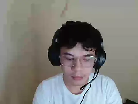 Snapshot of keirflorianxx chatting on 09.18.25 keirflorianxx online show from 09.18.25