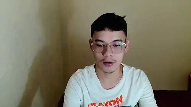 Snapshot of keirflorianxx chatting on 09.22.25 keirflorianxx online show from 09.22.25