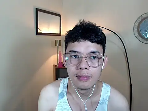 Snapshot of keirflorianxx chatting on 10.14.25 keirflorianxx online show from 10.14.25