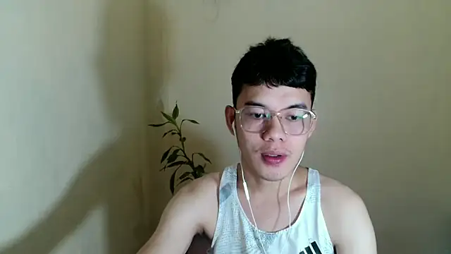 Snapshot of keirflorianxx chatting on 10.14.25 keirflorianxx online show from 10.14.25