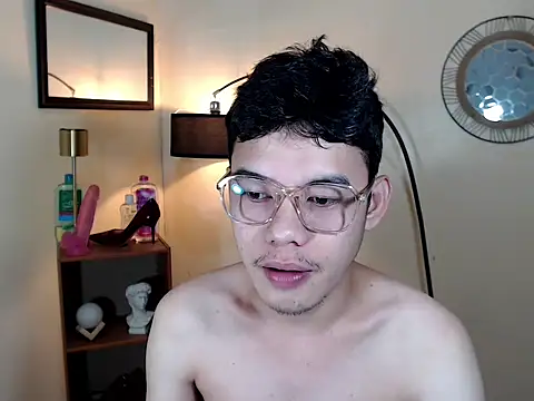 Snapshot of keirflorianxx chatting on 10.20.25 keirflorianxx online show from 10.20.25