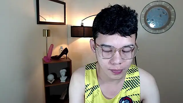 Snapshot of keirflorianxx chatting on 10.24.25 keirflorianxx online show from 10.24.25