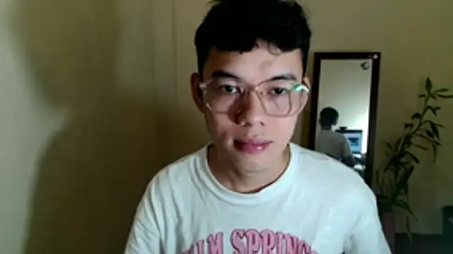 Snapshot of keirflorianxx chatting on 10.24.25 keirflorianxx online show from 10.24.25