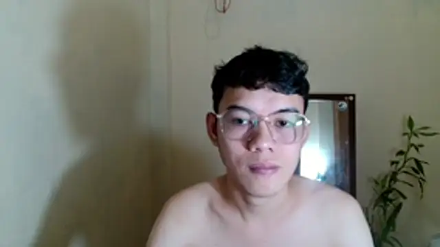 Snapshot of keirflorianxx chatting on 10.27.25 keirflorianxx online show from 10.27.25