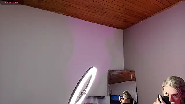 Electra Gosselin online show from 10.31.25