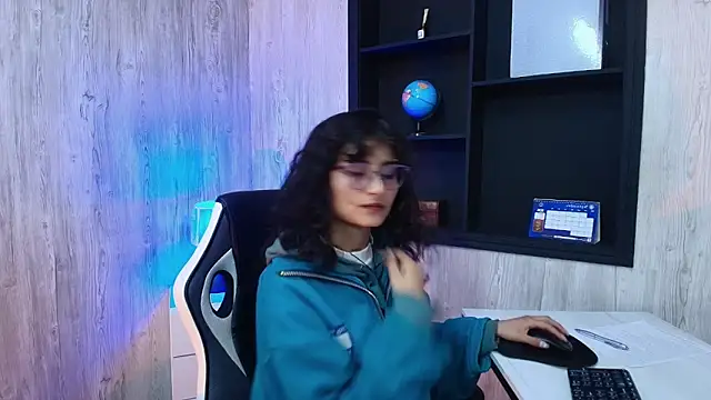 LilyRouset online show from 10.01.25