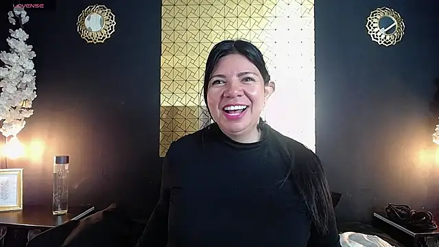 Snapshot of kinky_momm chatting on 09.29.25 kinky momm online show from 09.29.25