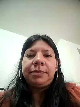 Snapshot of kinky_momm chatting on 09.30.25 kinky momm online show from 09.30.25