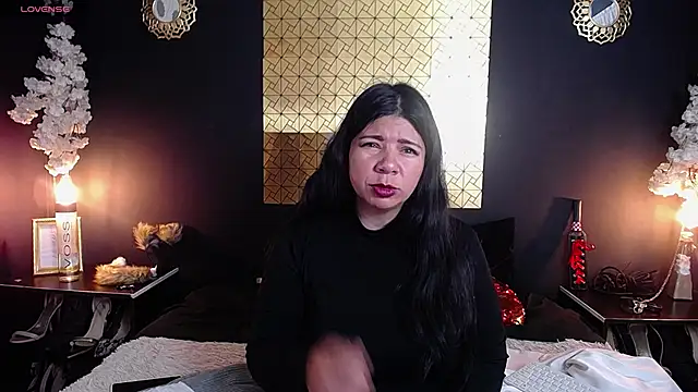 Snapshot of kinky_momm chatting on 10.01.25 kinky momm online show from 10.01.25