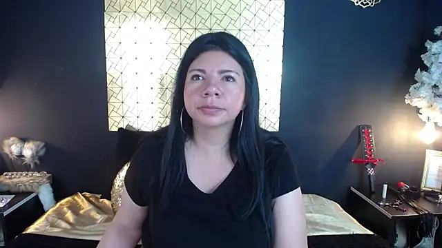 Snapshot of kinky_momm chatting on 05.01.26 kinky momm online show from 05.01.26