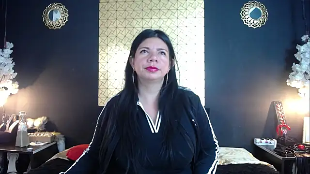 Snapshot of kinky_momm chatting on 05.12.26 kinky momm online show from 05.12.26