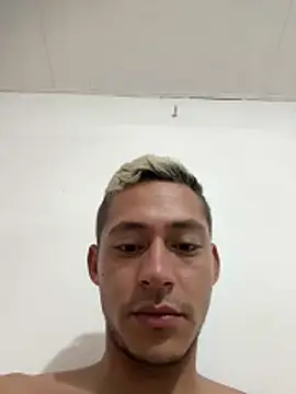 Snapshot of Boy_hot- chatting on 05.17.26 Boy hot- online show from 05.17.26