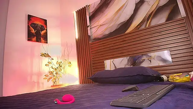 Evelin thompsson online show from 10.02.25