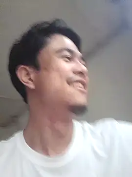 Snapshot of Kim0002 chatting on 09.10.25 Kim0002 online show from 09.10.25