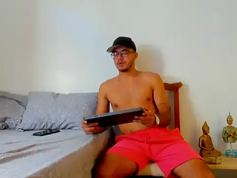 Snapshot of Dusan_greyy chatting on 09.26.25 Dusan greyy online show from 09.26.25
