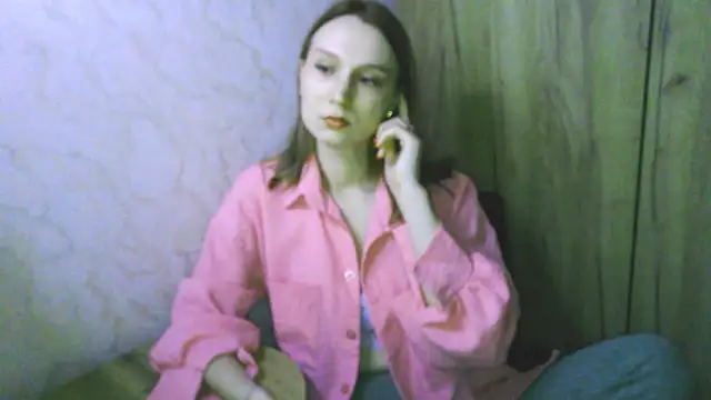 Snapshot of RegitGirlss chatting on 11.06.25 RegitGirlss online show from 11.06.25