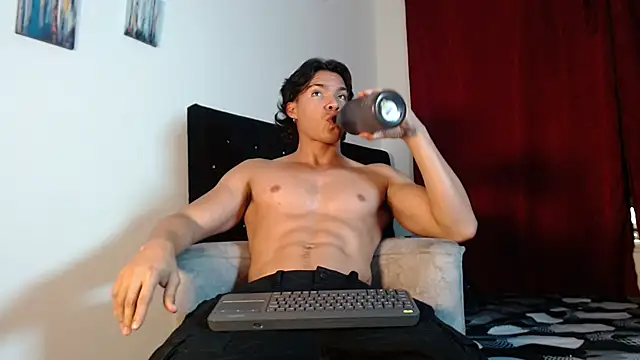 adriel escalante online show from 12.05.25