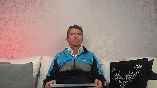 Snapshot of JuanKarloz_ chatting on 09.18.25 JuanKarloz online show from 09.18.25