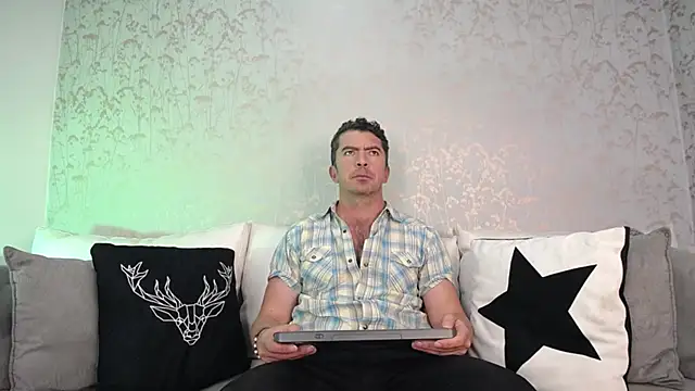 Snapshot of JuanKarloz_ chatting on 10.02.25 JuanKarloz online show from 10.02.25